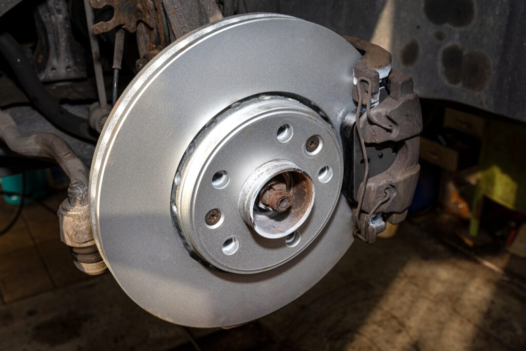 New brake disc with an anti-corrosion layer, mounted on the front hub.